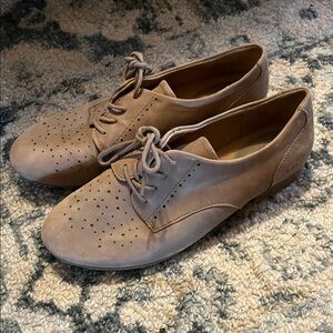 boc Women's Taupe Lace-Up Flats